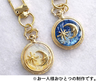 UVレジンでキラキラ宇宙のストラップをつくろう